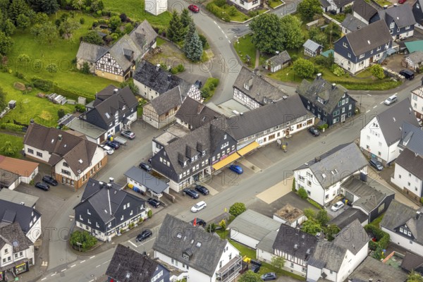 Aerial view, Sieg-Lahn-Straße corner Zum Ilsetal with Müller Bäckerei Konditorei Cafe, Feudingen, Bad Laasphe, Wittgensteiner Land, North Rhine-Westphalia, Germany, everyday life, architecture, bakery, cafe, roof view, village, building, community, business, houses, infrastructure, confectionery, shop, landscape, aerial view, Müller Bäckerei, region, Sieg-Lahn-Straße, town, streets, street corner, traffic, Zum Ilsetal, local economy, rural