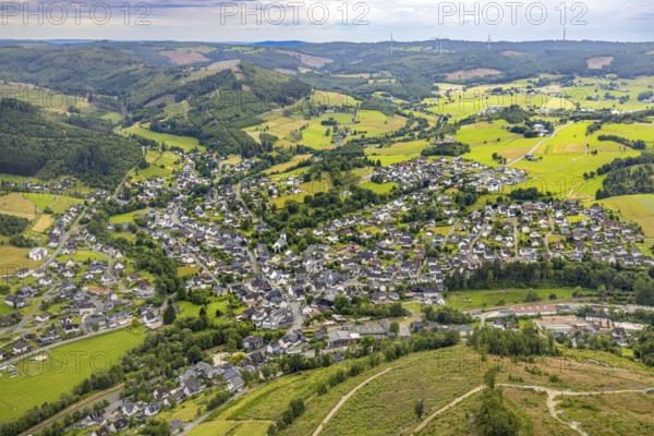 Aerial view, view of Feudingen in the valley, evang. Church and half-timbered houses, view of village and residential area, meadows and fields in hilly landscape, forest area with forest damage, distant view, Feudingen, Bad Laasphe, Wittgensteiner Land, North Rhine-Westphalia, Germany, architecture, view, village, Protestant church, half-timbered houses, fields, buildings, green areas, hilly landscape, landscape, agriculture, nature, view of village, panorama, religion, summer, valley, surroundings, forest area, forest damage, meadows, residential area, rural, traditional houses, vegetation