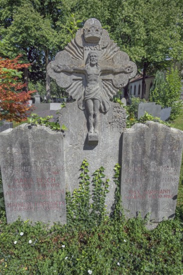 Gravesite with stone crucifix and ivy, catholic cemetery, Kempten, Allgäu, Bavaria, Germany