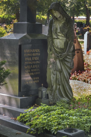 Gravesite with mourning female figure, catholic cemetery, Kempten, Allgäu, Bavaria, Germany