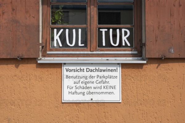 Window and warning sign Caution-roof-law, Allgäuhalle, Kempten, Allgäu, Bavaria, Germany