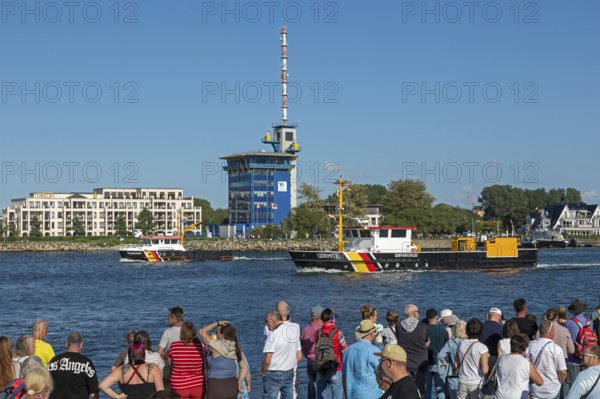 People waiting for the departure of the Aida mar, boats, Unterwarnow, Warnemünde, Rostock, Mecklenburg-Vorpommern, Germany