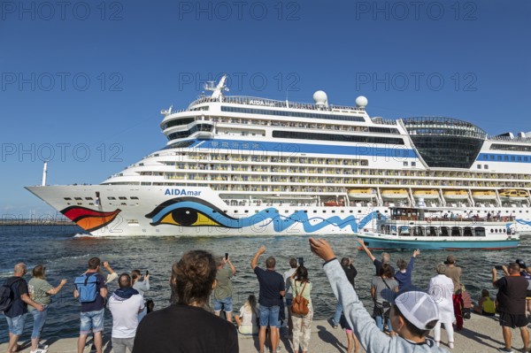 People waving, cruise ship Aida mar leaving, Unterwarnow, Warnemünde, Rostock, Mecklenburg-Western Pomerania, Germany