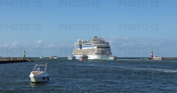 Cruise ship Aida mar leaving, escort boats, pier lights, Unterwarnow, Warnemünde, Rostock, Mecklenburg-Western Pomerania, Germany