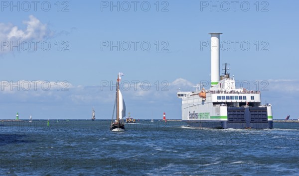 Scandlines Hybrid Ferry, sailing boats, pier lights, Hanse Sail, Unterwarnow, Hanse Sail, Warnemünde, Rostock, Mecklenburg-Western Pomerania, Germany