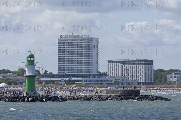 Hotels Neptun and Das Resort, mole beacon, Warnow estuary, Baltic Sea, Warnemünde, Rostock, Mecklenburg-Vorpommern, Germany