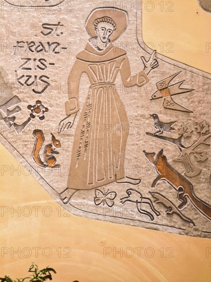 St Francis, Francis of Assisi, patron saint of animals, Middle Ages, birds, fox, squirrel, butterfly, frog, depiction on house wall, Brühl, North Rhine-Westphalia, Germany