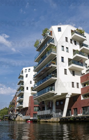 Riverhouses Leipzig, design by Denda Architekten, attractive modern architecture, modern building and living on the Weiße Elster river, modern apartment block, Plagwitz district, Leipzig, Saxony, Germany