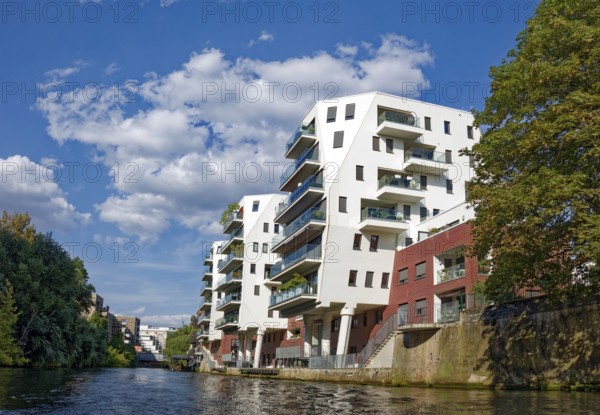 Riverhouses Leipzig, design by Denda Architekten, attractive modern architecture, modern building and living on the Weiße Elster river, modern apartment block, Plagwitz district, Leipzig, Saxony, Germany