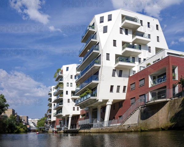 Riverhouses Leipzig, design by Denda Architekten, attractive modern architecture, modern building and living on the Weiße Elster river, modern apartment block, Plagwitz district, Leipzig, Saxony, Germany