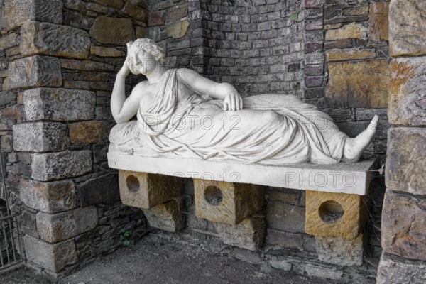Statue of the spring nymph Egeria, Grotto of Egeria, Wörlitz Park, Wörlitz Gardens, Garden Kingdom of Dessau-Wörlitz, UNESCO World Heritage Site, Wörlitz, Dessau-Roßlau, Saxony-Anhalt, Germany
