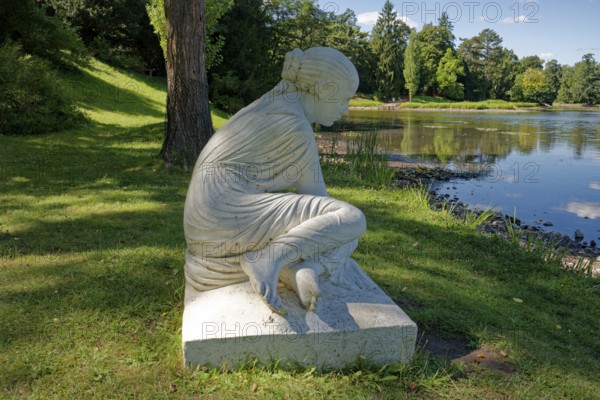 Shell nymph, classicist sculpture, Wörlitz Park, Wörlitz Gardens, Garden Kingdom of Dessau-Wörlitz, UNESCO World Heritage Site, Wörlitz, Dessau-Roßlau, Saxony-Anhalt, Germany