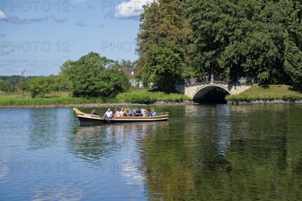 Excursion boat, gondola on Lake Wörlitz, Wörlitz Park, Wörlitz Gardens, Garden Kingdom of Dessau-Wörlitz, UNESCO World Heritage Site, Wörlitz, Dessau-Roßlau, Saxony-Anhalt, Germany