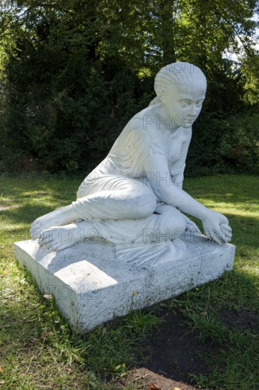 Shell nymph, classicist sculpture, Wörlitz Park, Wörlitz Gardens, Garden Kingdom of Dessau-Wörlitz, UNESCO World Heritage Site, Wörlitz, Dessau-Roßlau, Saxony-Anhalt, Germany
