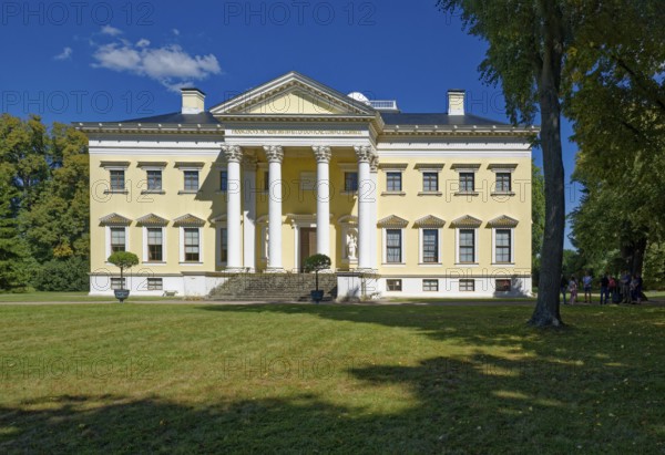 Wörlitz Palace, built 1769-1773, founding building of German Classicism, main façade, Wörlitz Park, Wörlitz Gardens, Garden Kingdom of Dessau-Wörlitz, UNESCO World Heritage Site, Wörlitz, Dessau-Roßlau, Saxony-Anhalt, Germany