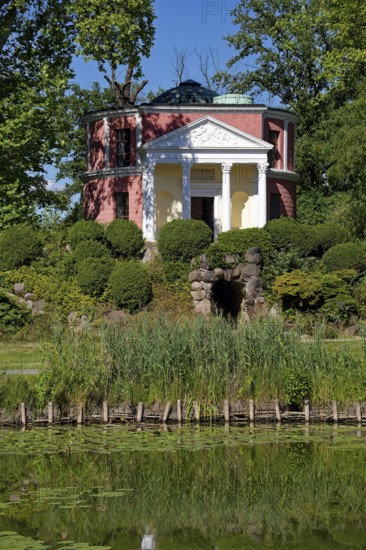 Pantheon designed by Friedrich Wilhelm Freiherr von Erdmannsdorff, Wörlitz Park, Wörlitz Gardens, Garden Kingdom of Dessau-Wörlitz, UNESCO World Heritage Site, Wörlitz, Dessau-Roßlau, Saxony-Anhalt, Germany