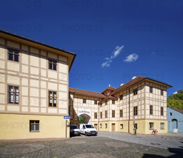 Historic inn, Restaurant Zum Eichenkranz, half-timbered building from around 1786, Wörlitz Park, Wörlitz Gardens, Garden Kingdom of Dessau-Wörlitz, UNESCO World Heritage Site, Wörlitz, Dessau-Roßlau, Saxony-Anhalt, Germany