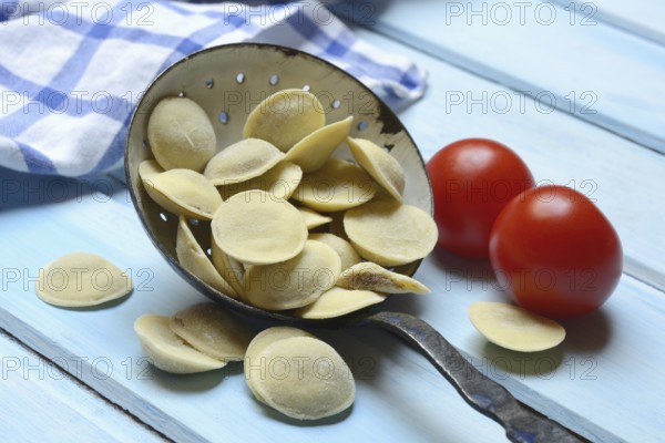 Anolini, filled dumplings in a sieve, pasta variety from Italy, Anolini piacentini
