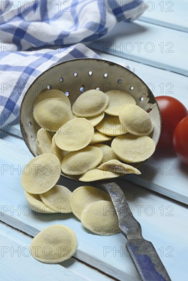 Anolini, filled dumplings in a sieve, pasta variety from Italy, Anolini piacentini