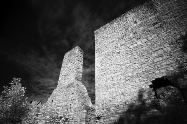Tor tor and kennel of the castle ruins of Hofen Castle, Mühlhausen am Neckar district, infrared image, black and white, Stuttgart, Baden-Württemberg, Germany