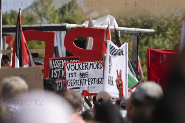 Several thousand people take part in a pro-Palestine demonstration under the slogan United 4 Gaza in Frankfurt am Main on 30 August 2025 in the Hafenpark, near the European Central Bank (ECB) . The rally is accompanied by a massive police presence. On 7 October 2023, the terrorist militia Hamas killed more than 1, 100 people in an attack on Israel. Since Israel's subsequent intervention in the Gaza Strip, there have been repeated pro-Palestinian demonstrations throughout Germany