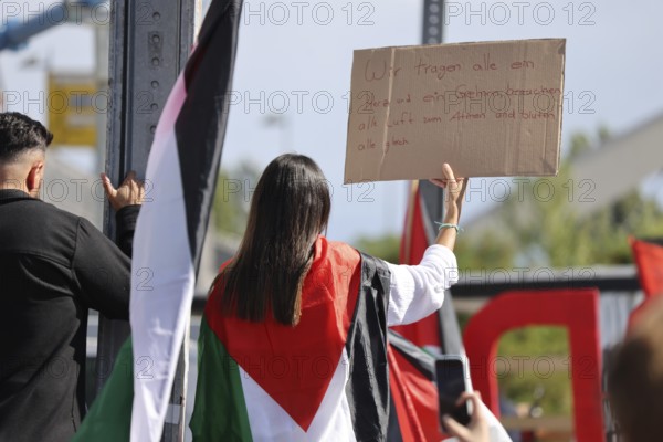 Several thousand people take part in a pro-Palestine demonstration under the slogan United 4 Gaza in Frankfurt am Main on 30 August 2025 in the Hafenpark, near the European Central Bank (ECB) . The rally is accompanied by a massive police presence. On 7 October 2023, the terrorist militia Hamas killed more than 1, 100 people in an attack on Israel. Since Israel's subsequent intervention in the Gaza Strip, there have been repeated pro-Palestinian demonstrations throughout Germany