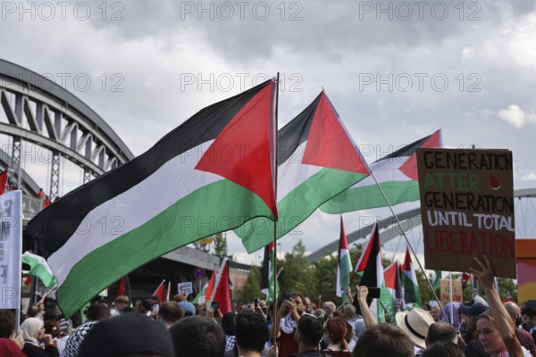 Several thousand people take part in a pro-Palestine demonstration under the slogan United 4 Gaza in Frankfurt am Main on 30 August 2025 in the Hafenpark, near the European Central Bank (ECB) . The rally is accompanied by a massive police presence. On 7 October 2023, the terrorist militia Hamas killed more than 1, 100 people in an attack on Israel. Since Israel's subsequent intervention in the Gaza Strip, there have been repeated pro-Palestinian demonstrations throughout Germany