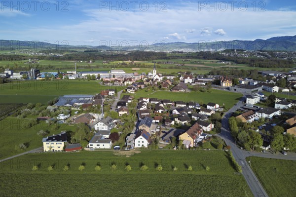 View of the village with the neighbourhood Oberdorf and the catholic parish church Mariä Geburt, Sins, Freiamt, Canton, Aargau, Switzerland