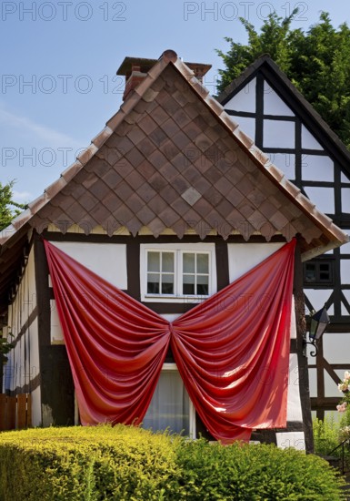 Haus mit der Schleife, former Tackesche Hof, half-timbered house with holiday flats, gastronomy, arts and crafts and a fashion studio, Bodenwerder, Lower Saxony, Germany