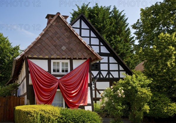 Haus mit der Schleife, former Tackesche Hof, half-timbered house with holiday flats, gastronomy, arts and crafts and a fashion studio, Bodenwerder, Lower Saxony, Germany