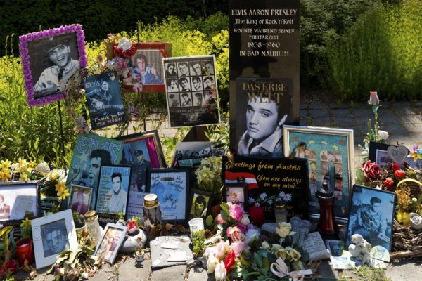 Elvis Stele on Elvis Presley Square, memorial to Elvis Presley with messages from his fans from all over the world, Bad Nauheim, Hesse, Germany