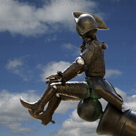Munchausen figure, The Ride on the Cannonball, Munchausen Fountain by Bonifatius Stirnberg in Bodenwerder, Weserbergland, Lower Saxony, Germany