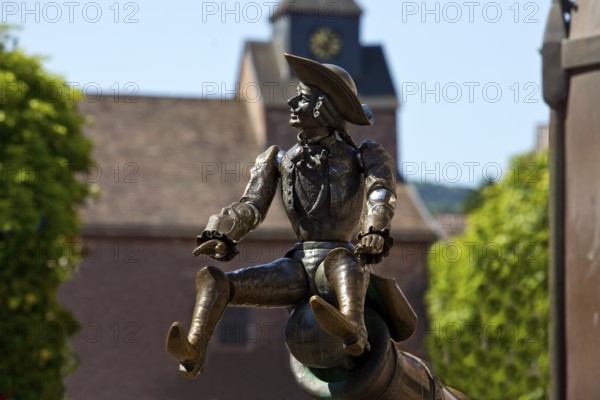 Munchausen figure, The Ride on the Cannonball, Munchausen Fountain by Bonifatius Stirnberg in Bodenwerder, Weserbergland, Lower Saxony, Germany