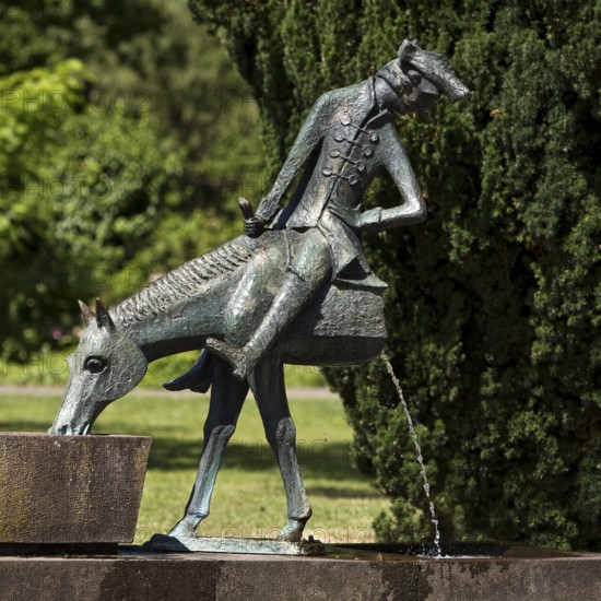 Münchhausen fountain by Bruno Schmitz with Münchhausen on the halved horse, Bodenwerder, Weserbergland, Lower Saxony, Germany