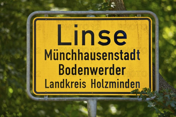 Münchhausenstadt Bodenwerder, official addition to the name on the town sign of the Linse district, Lower Saxony, Germany