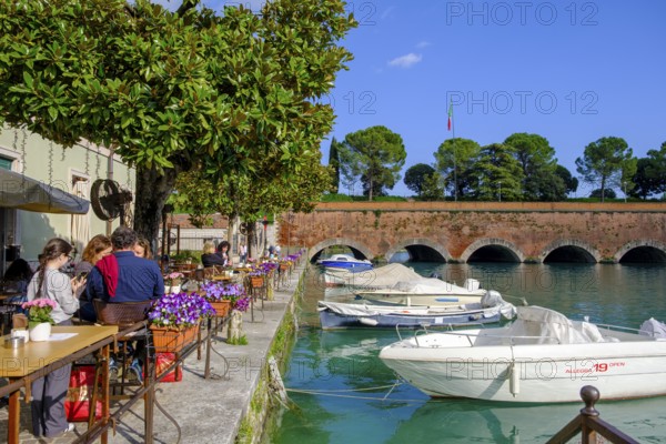 Ponte dei Voltoni, harbour basin, Peschiera del Garda, Lake Garda, Veneto, Italy