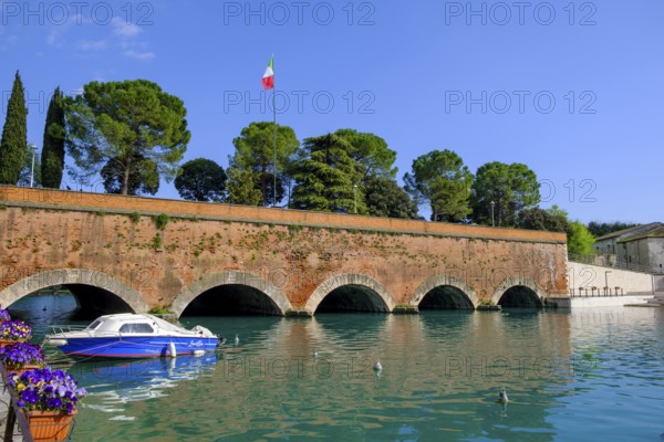 Ponte dei Voltoni, harbour basin, Peschiera del Garda, Lake Garda, Veneto, Italy