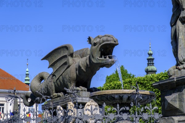 Lindwurmbrunnen and town hall, Neuer Platz, Klagenfurt, Carinthia, Austria