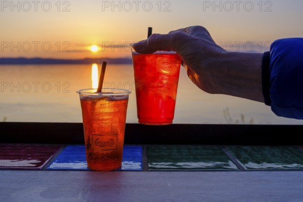 Cocktails, Aperol Sprizz, sunset at the bar, Lido delle Grotte, Jamaica Beach, Sirmione on Lake Garda, Veneto, Veneto, Italy