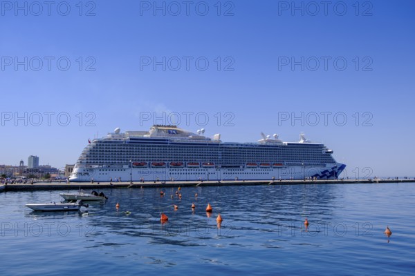 Cruise ship, Majestic Princess, Riva del Mandracchio, Promenade, Trieste, Adriatic Sea, Friuli Venezia Giulia region, Italy