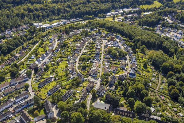 Aerial view, oval housing estate Buckesfelder Ring am Wald, Lüdenscheid-Stadt, Lüdenscheid, Sauerland, North Rhine-Westphalia, Germany, DE, Europe, property tax, real estate, aerial view, aerial photography, aerial photography, Märkischer Kreis, overview, bird's-eye view, housing estate, housing and living, residential area, quality of living, residential neighbourhood, housing estate, residential district, birds-eyes view, overview