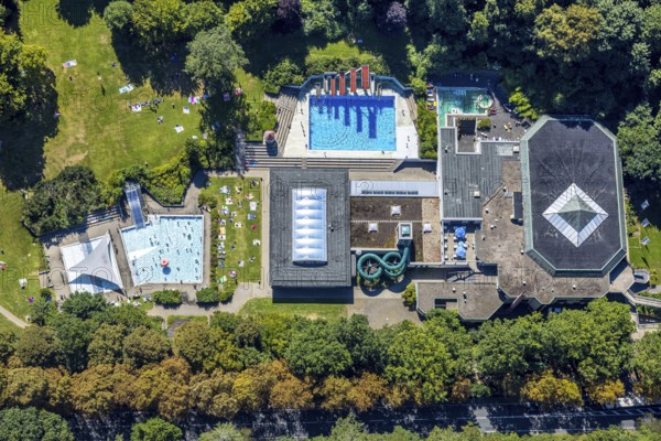 Aerial view, outdoor swimming pool Nattenberg, swimming pool with bathers and eight diving boards, Lüdenscheid city, Lüdenscheid, Sauerland, North Rhine-Westphalia, Germany, bathing establishment, bathing resort, DE, Europe, outdoor pool, leisure activities, indoor pool, aerial view, aerial photography, aerial photography, Märkischer Kreis, swimming pool, swimming pool, overview, bird's-eye view, overview