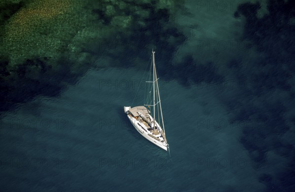 Bays for sailboats and divers, Mediterranean Bay of Roses, blue water, Roses, Costa Brava, Catalonia, Spain, Europe, aerial view, birds-eyes view, aerial photography, aerial photography, overview, bird's eye view, aerial photos of Spain