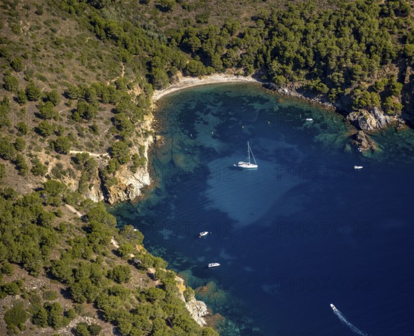 Bays for sailboats and divers, Mediterranean Bay of Roses, blue water, Roses, Costa Brava, Catalonia, Spain, Europe, aerial view, birds-eyes view, aerial photography, aerial photography, overview, bird's eye view, aerial photos of Spain
