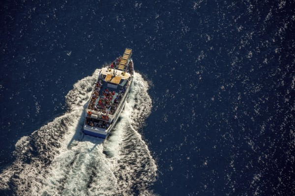 Excursion boat to Cap Norfeu, Cap de Creuers Cadaques, Mediterranean Bay of Roses, blue water, Roses, Costa Brava, Catalonia, Spain, Europe, aerial view, birds-eyes view, aerial photography, aerial photography, aerial photography, overview, bird's eye view, aerial photos of Spain