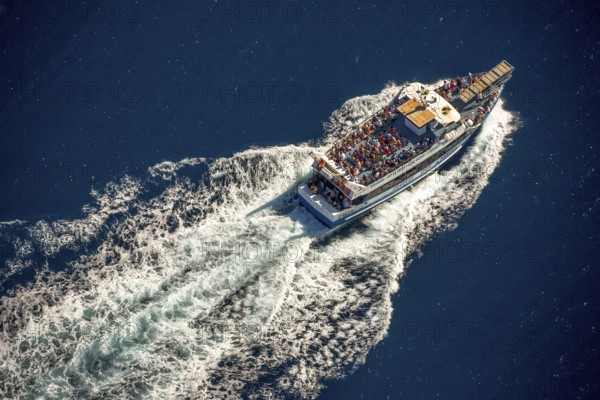Excursion boat to Cap Norfeu, Cap de Creuers Cadaques, Mediterranean Bay of Roses, blue water, Roses, Costa Brava, Catalonia, Spain, Europe, aerial view, birds-eyes view, aerial photography, aerial photography, aerial photography, overview, bird's eye view, aerial photos of Spain