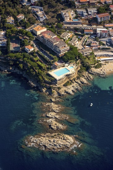 Almadraba Park Hotel with pool, Mediterranean Bay of Roses, blue water, Roses, Costa Brava, Catalonia, Spain, Europe, aerial view, birds-eyes view, aerial photography, aerial photography, overview, overview, bird's eye view, aerial photos of Spain