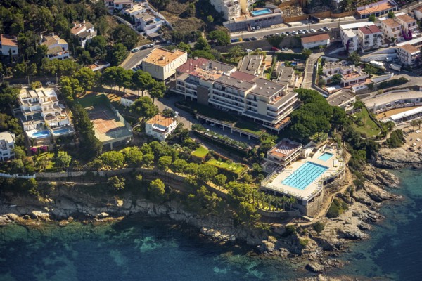 Almadraba Park Hotel with pool, Mediterranean Bay of Roses, blue water, Roses, Costa Brava, Catalonia, Spain, Europe, aerial view, birds-eyes view, aerial photography, aerial photography, overview, overview, bird's eye view, aerial photos of Spain