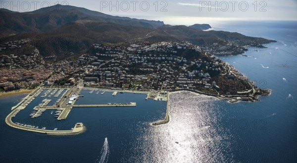Marina of Roses at the Mediterranean Sea and the Bay of Roses, Roses, Costa Brava, Catalonia, Spain, Europe, aerial view, birds-eyes view, aerial photography, aerial photography, overview, overview, bird's eye view, aerial photos of Spain