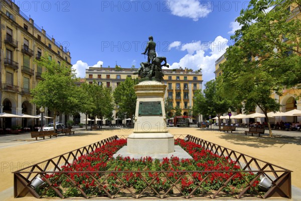 Placa de la Independencia, Independence Square, Monumento a los Defensores de Girona, Banyoles, Cataluña, Gerona, Catalonia, Spain, Cataluña, Europe, aerial view, birds-eyes view, aerial photography, aerial photography, overview, overview, bird's eye view